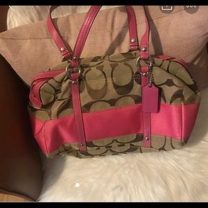 Coach Shoulder bag. Pink and tan.